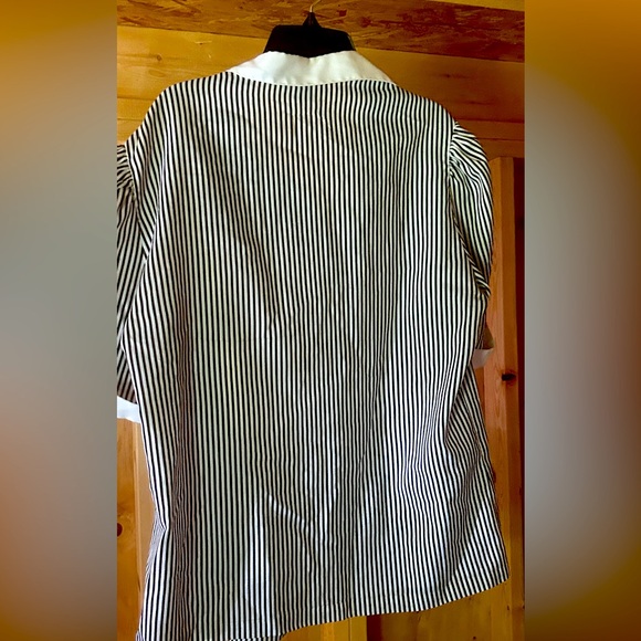 Vintage pinstripe black & white Lady Manhattan blouse! - Picture 2 of 5